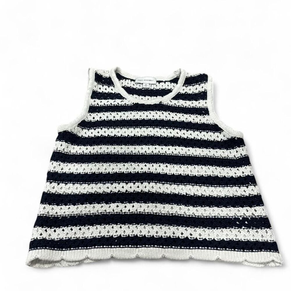 Free Assembly Crochet Top